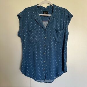 Jachs Girlfriend Short Sleeve Button-down Shirt Blue Tulip Pattern size medium